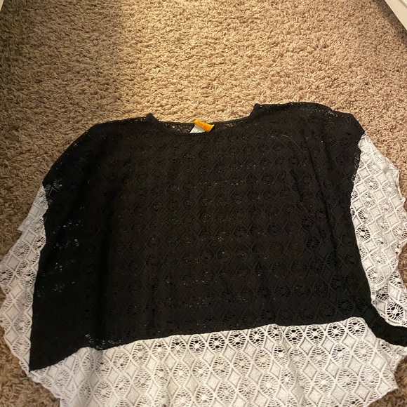 Hoodies and wind breakers ! - Picture 2 of 12